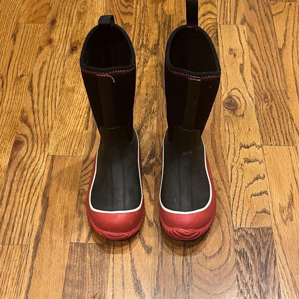 Kids Muck Boots size 11